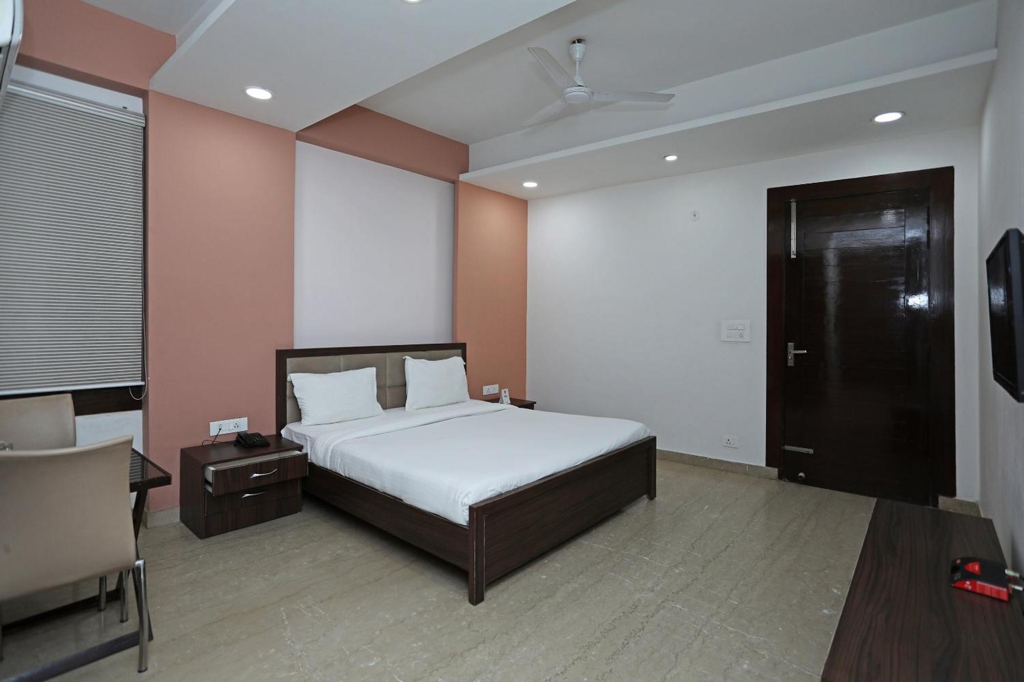לקנאו Hotel O Sainik Inn מראה חיצוני תמונה