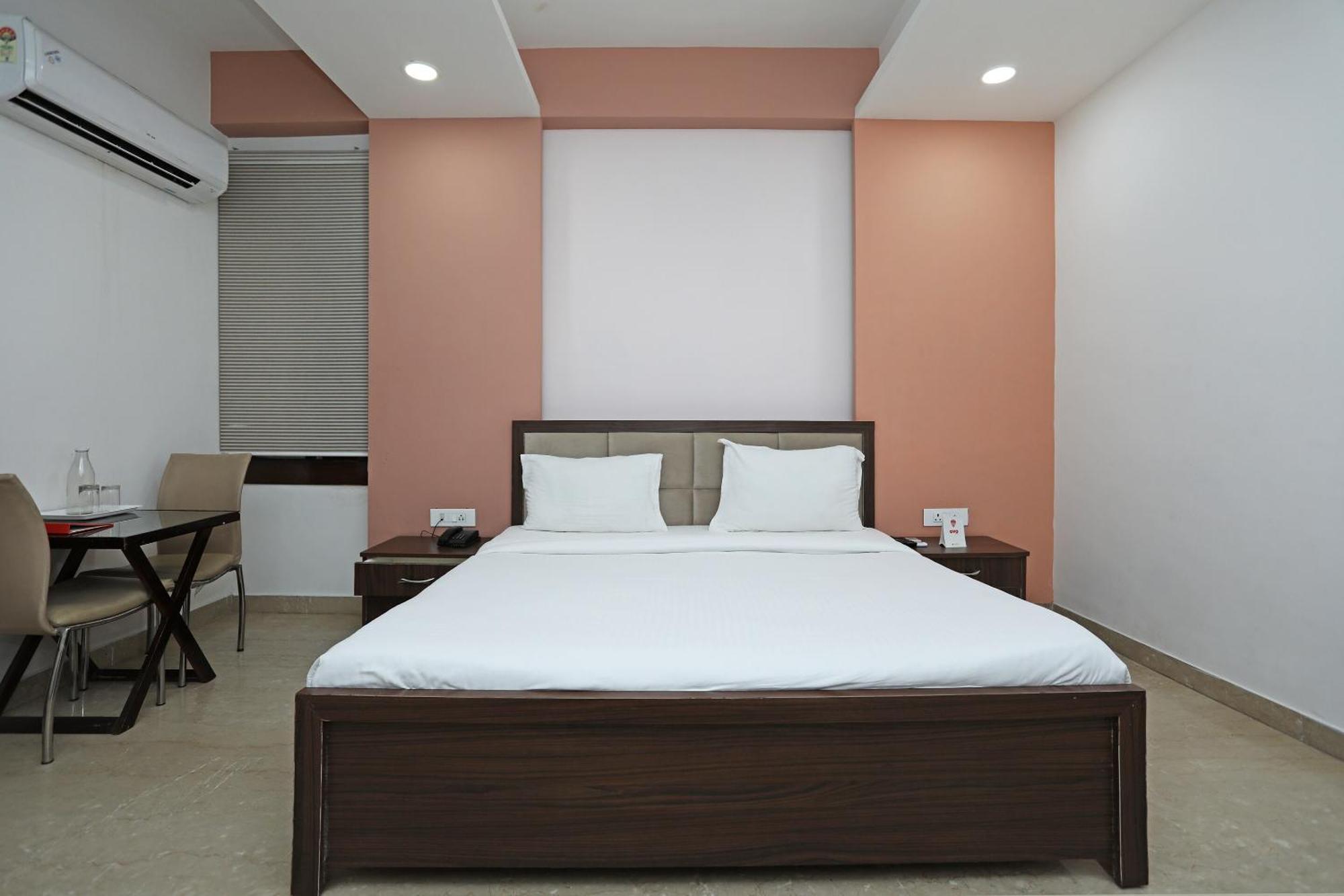 לקנאו Hotel O Sainik Inn מראה חיצוני תמונה